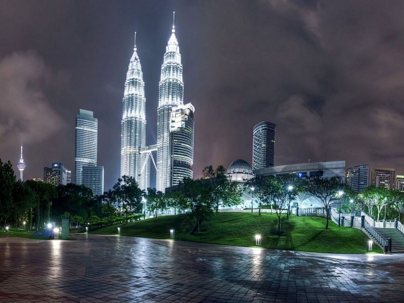 kuala_lumpur_malaysia_night_architecture_69301_800x600